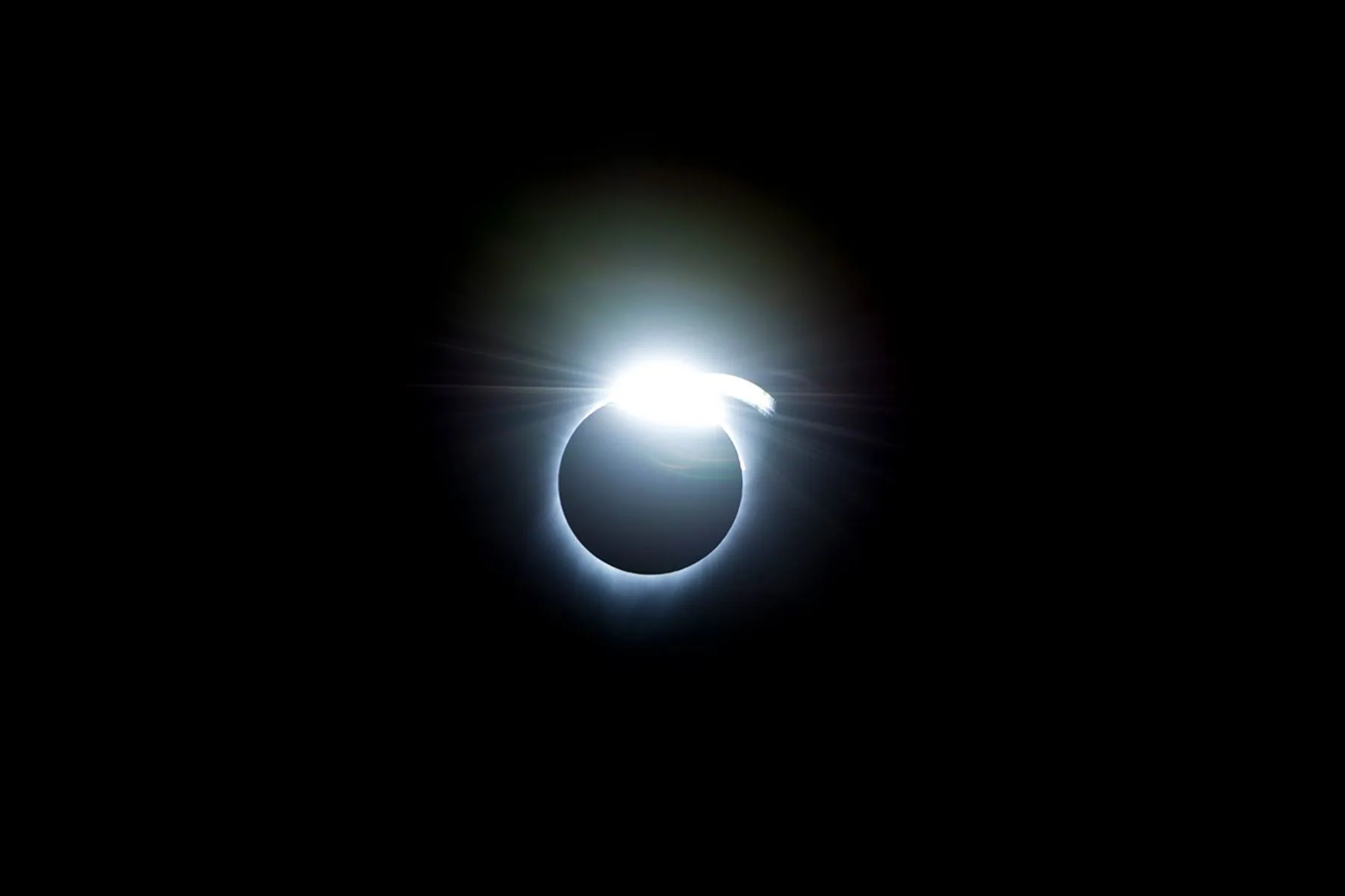 Efecto de anillo de diamante durante un eclipse total