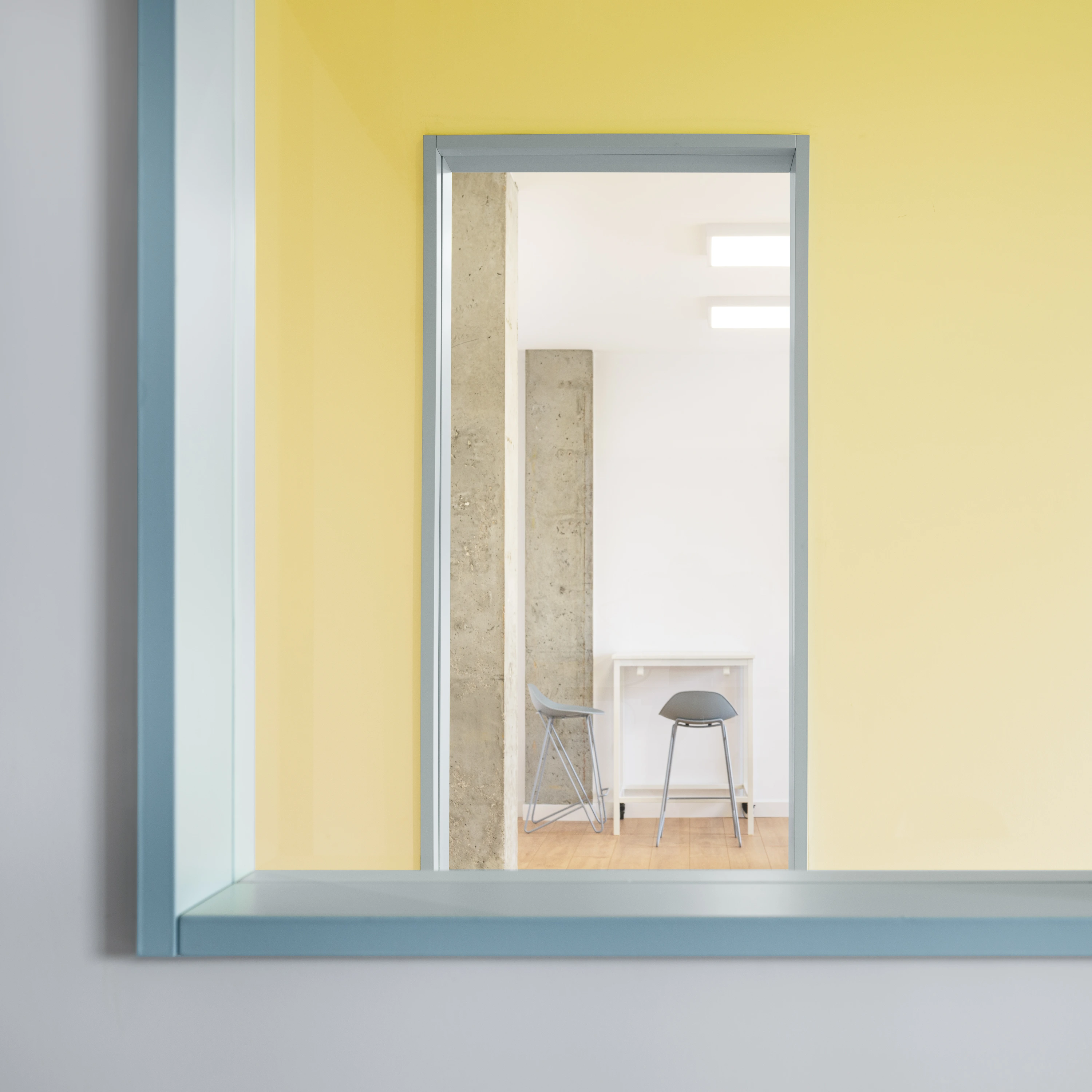 Detalle de las ventanas artísticas del espacio Creatics